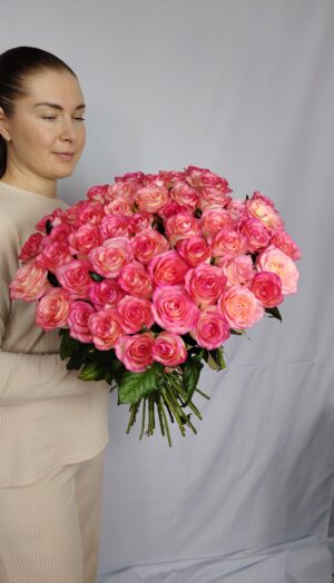 Букет из 51 розовой розы под ленту