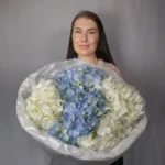 Красивый букет из 5 гортензий